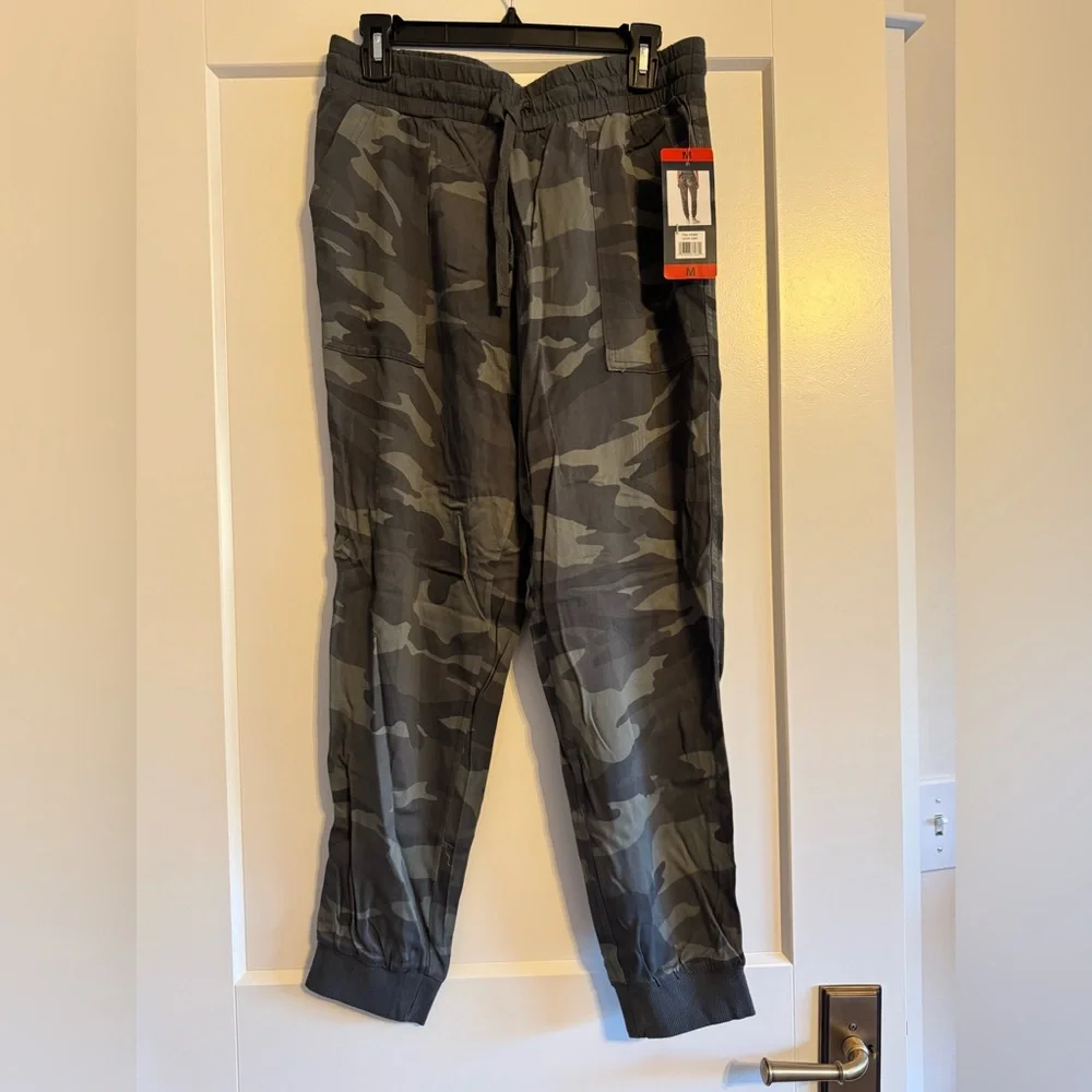 NWT! Splendid Green Camo Jogger Pants - Picture 2 of 5